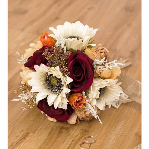 Elegant Floral Bouquet with Burgundy and Cream Flowers - Picture 5 of 6